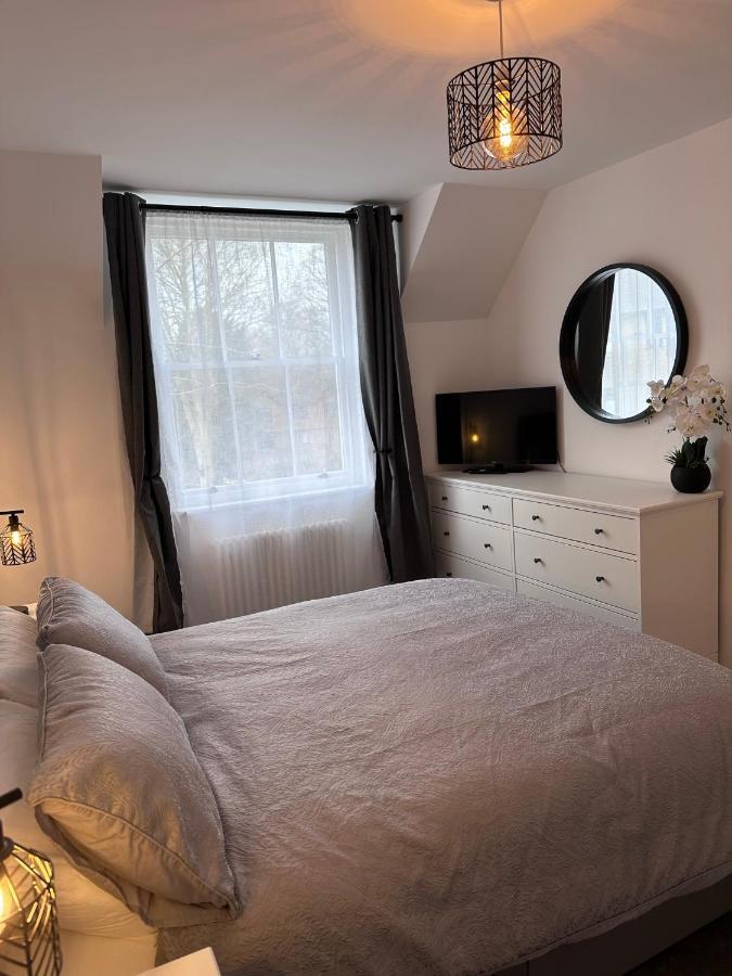 Beautiful House On The River Itchen Villa Winchester Eksteriør billede
